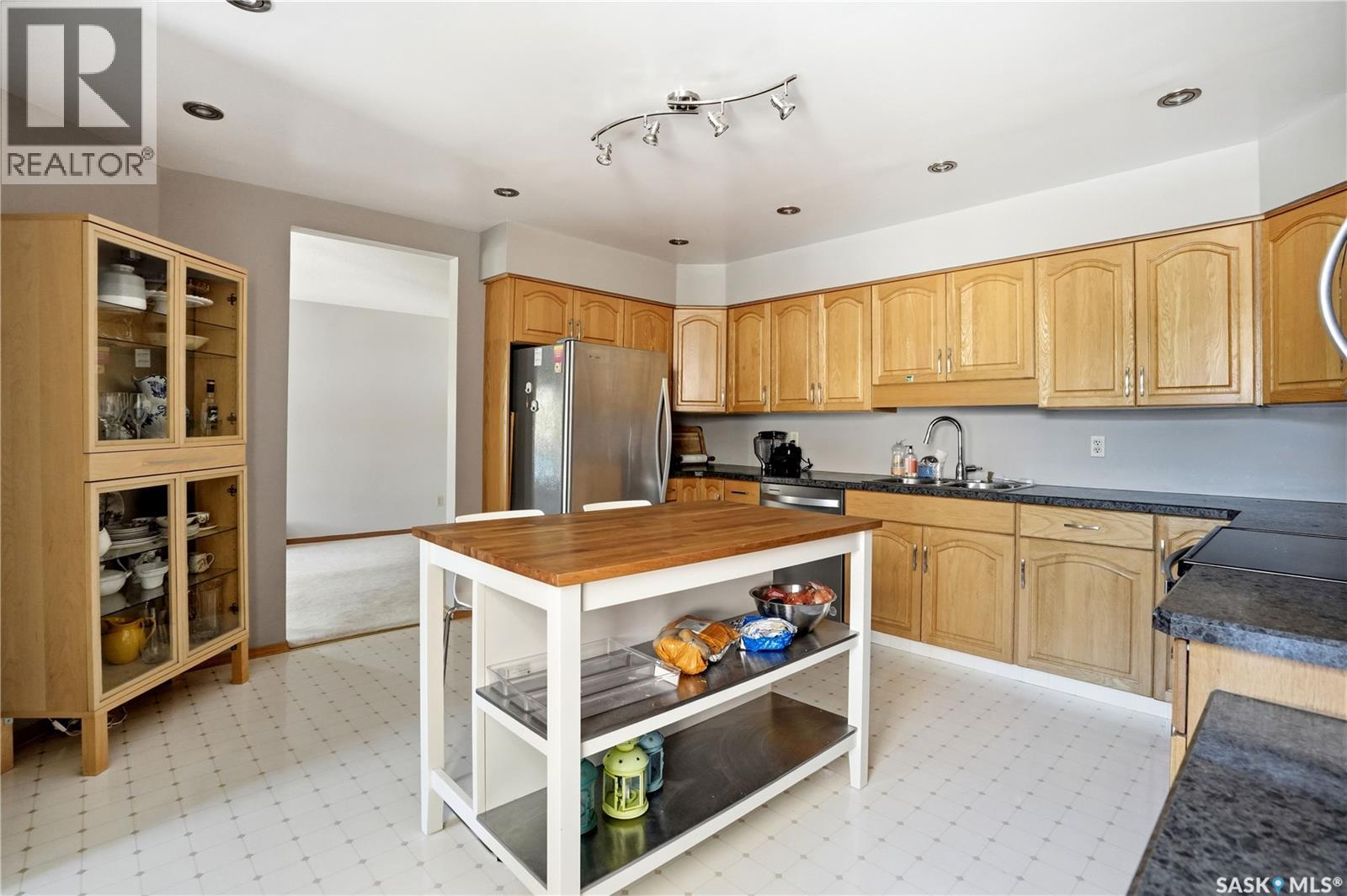 #206 2315 Cornwall STREET - 13