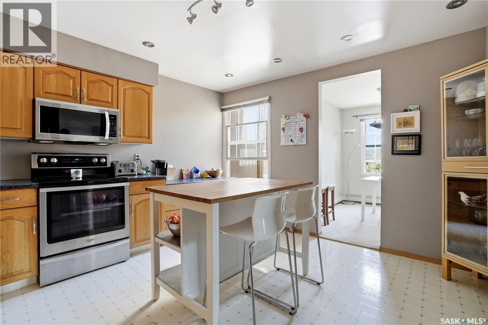 #206 2315 Cornwall STREET - 16