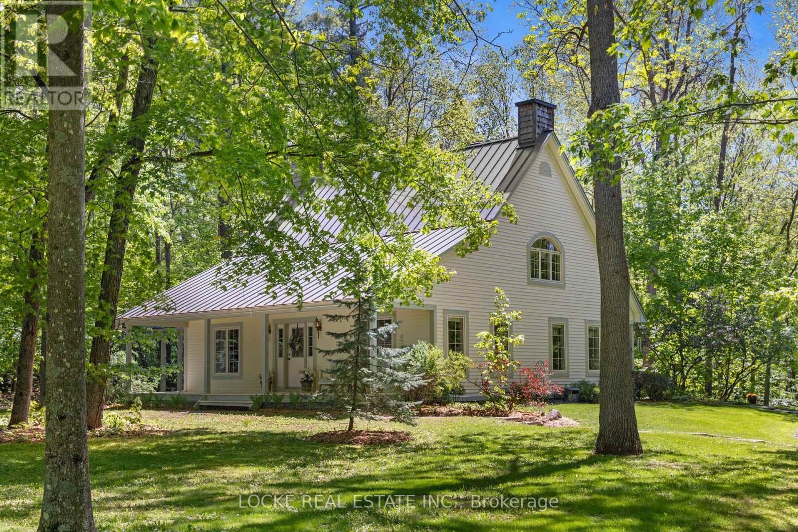 2207 PLEASANTVIEW COURT - 1