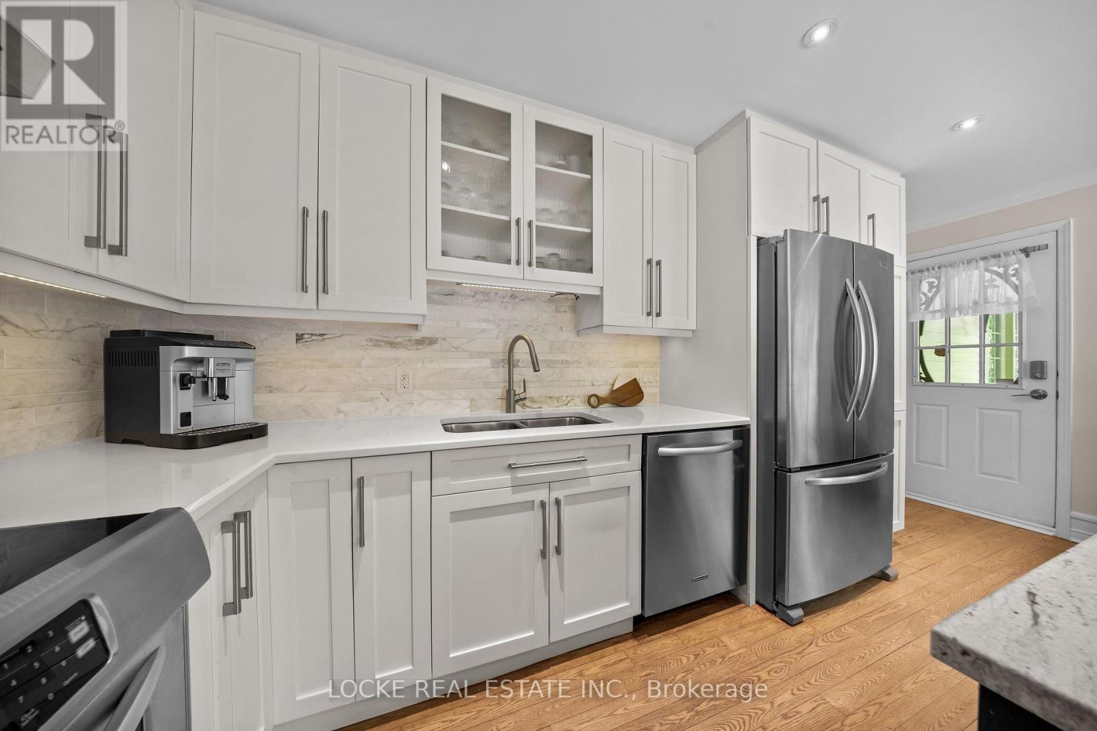2207 PLEASANTVIEW COURT - 10