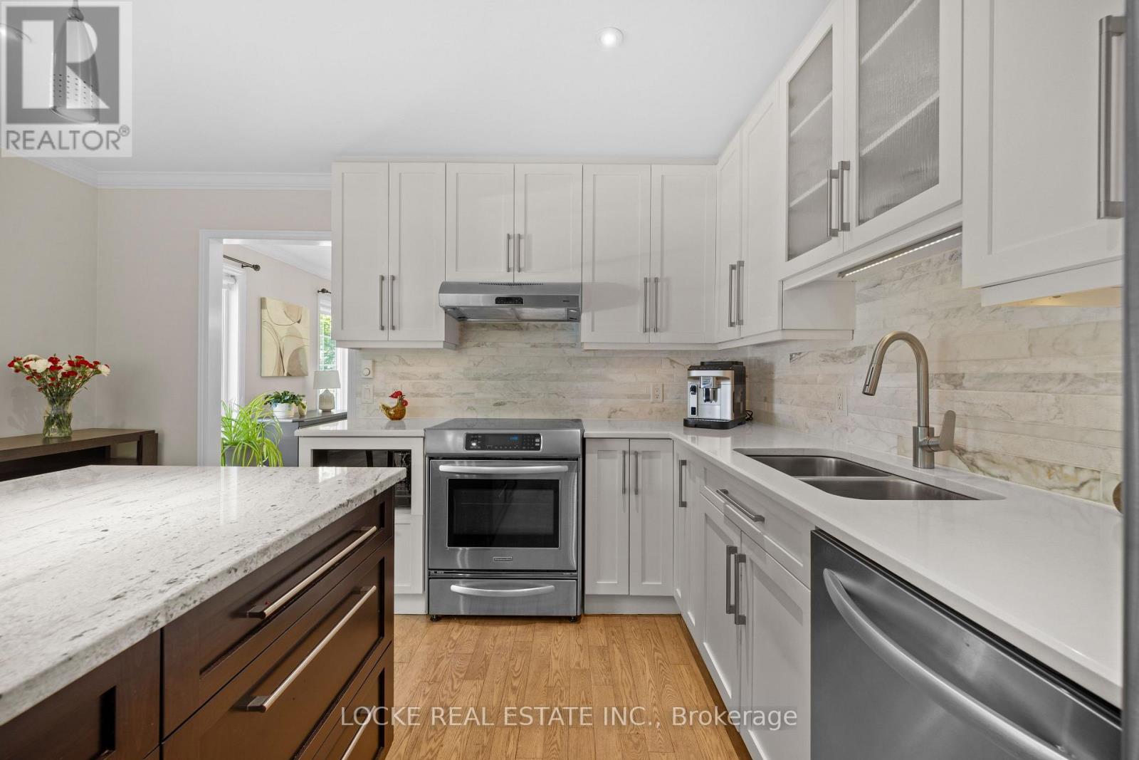 2207 PLEASANTVIEW COURT - 12