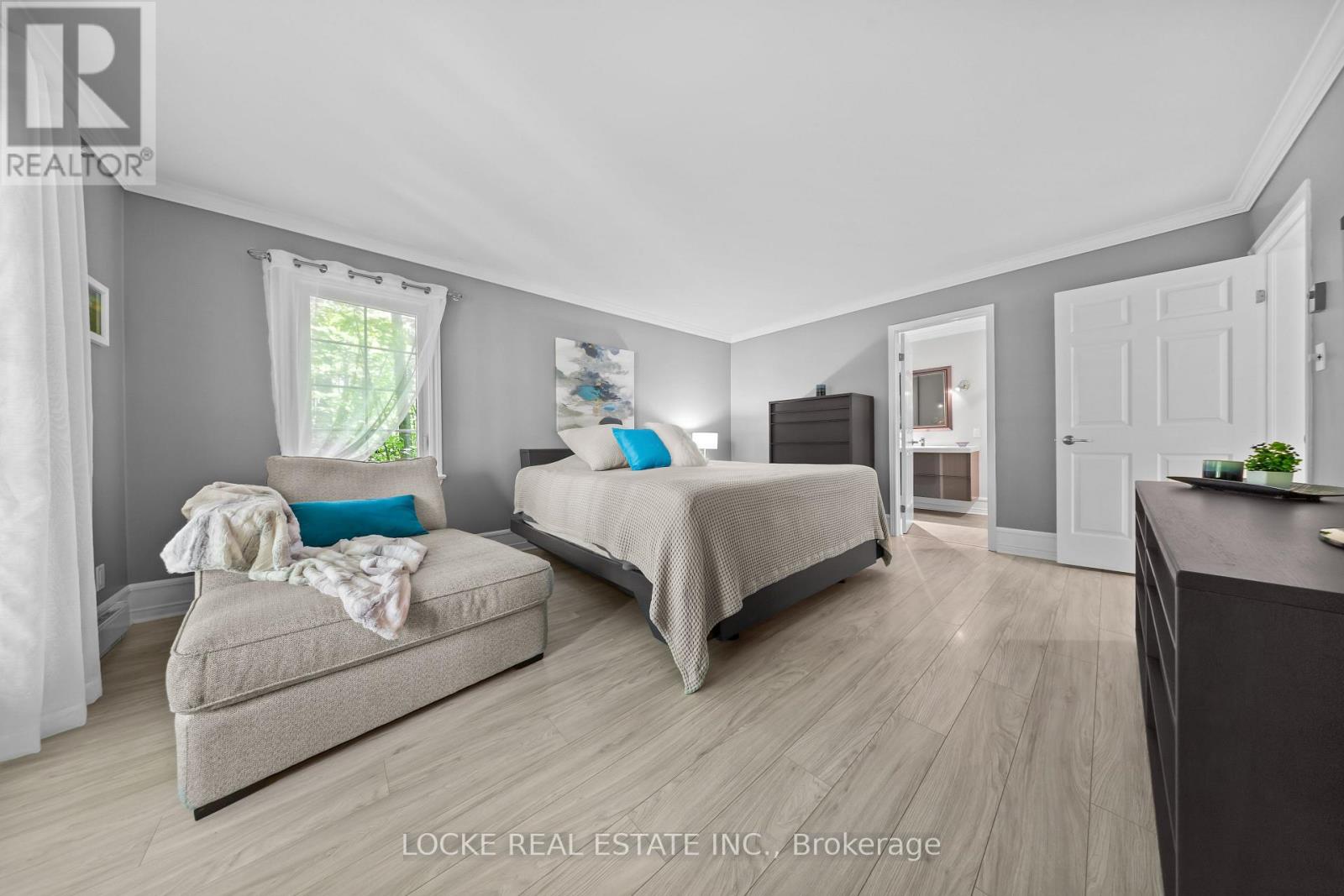 2207 PLEASANTVIEW COURT - 18