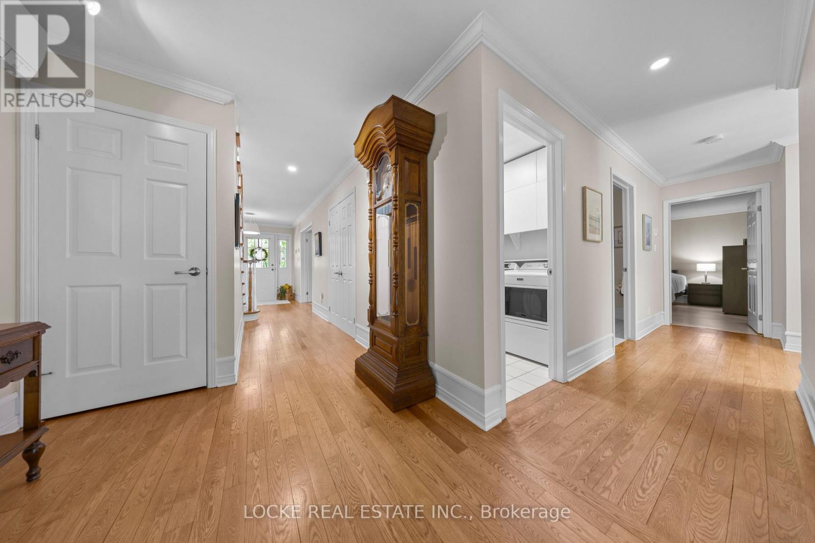 2207 PLEASANTVIEW COURT - 24