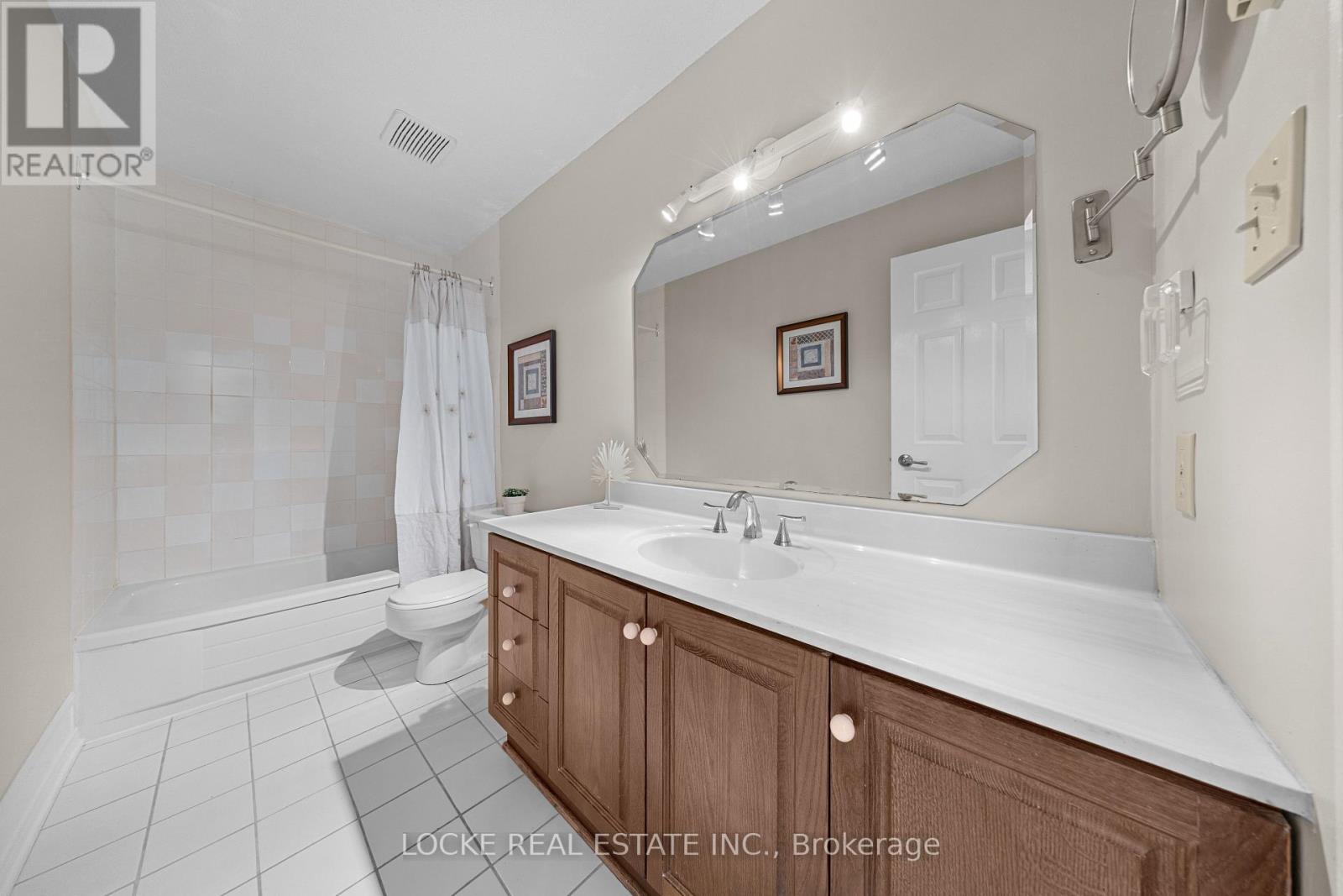 2207 PLEASANTVIEW COURT - 30