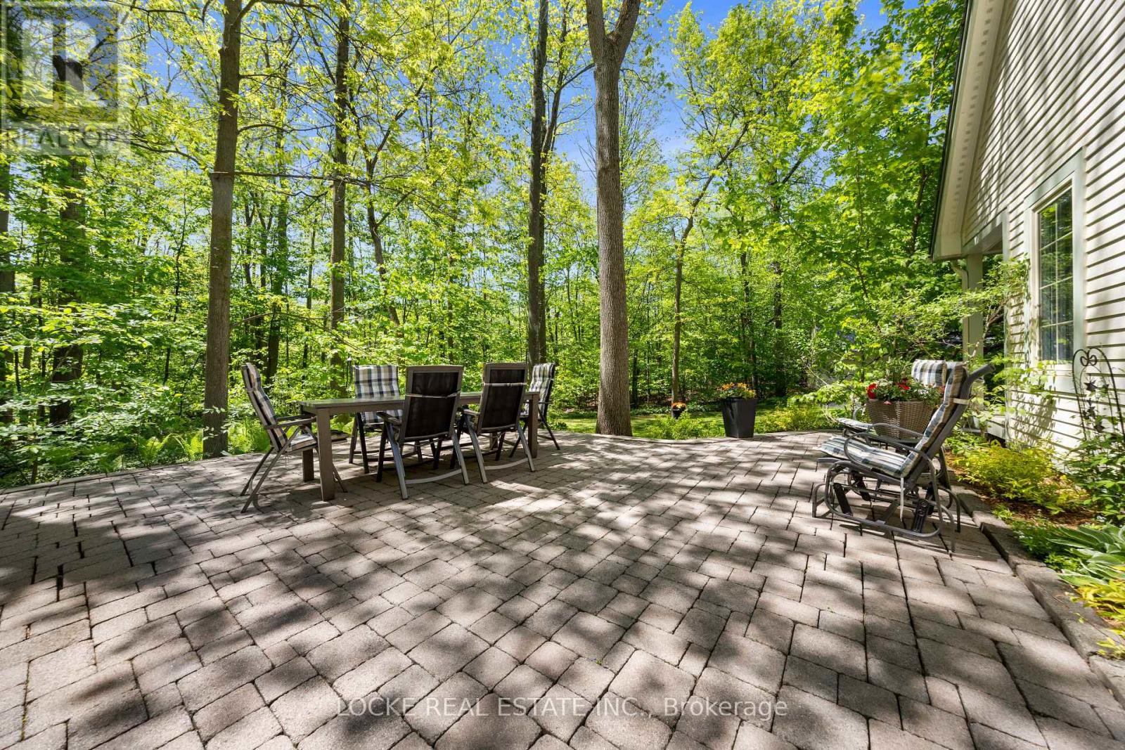 2207 PLEASANTVIEW COURT - 36