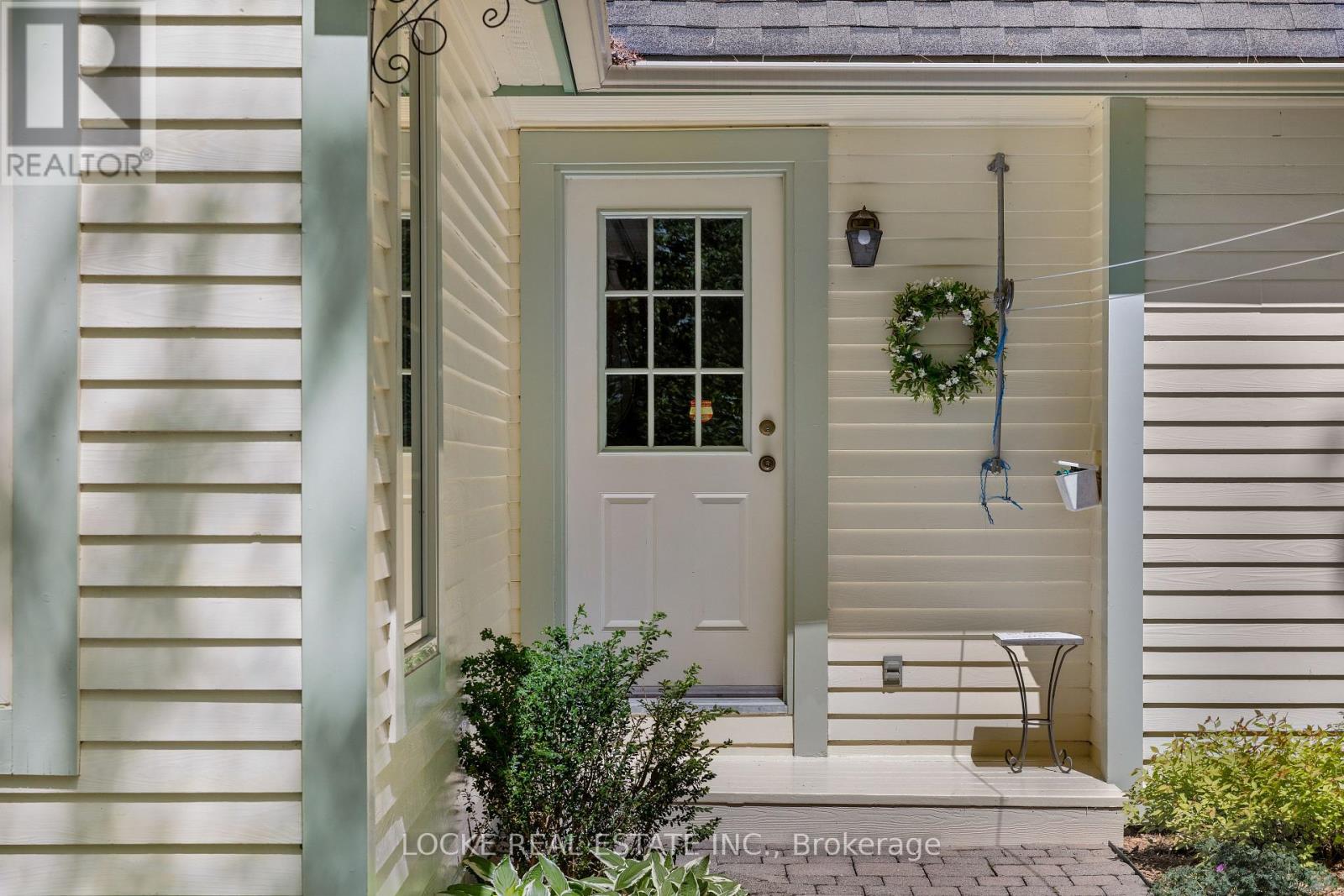 2207 PLEASANTVIEW COURT - 39