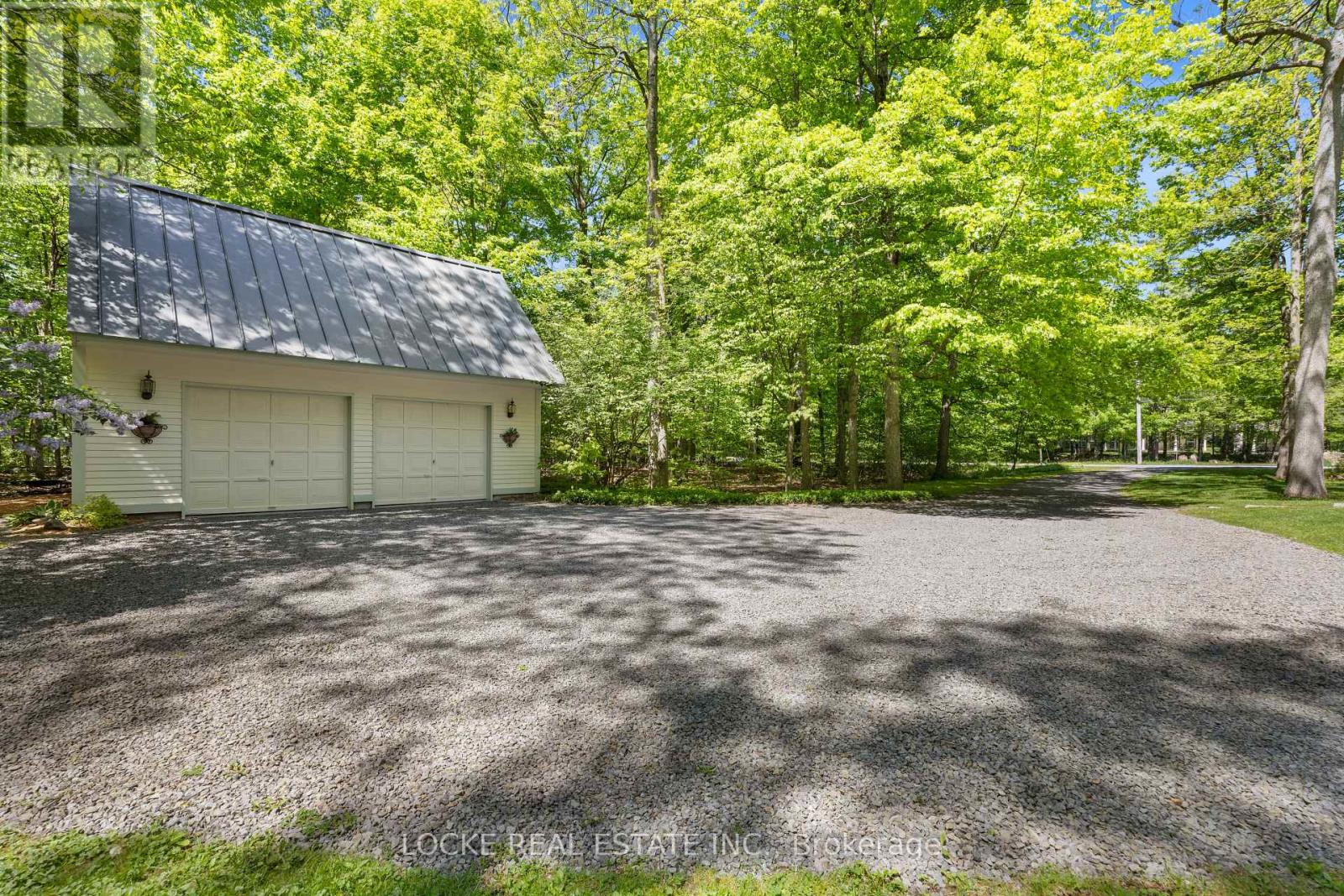 2207 PLEASANTVIEW COURT - 41
