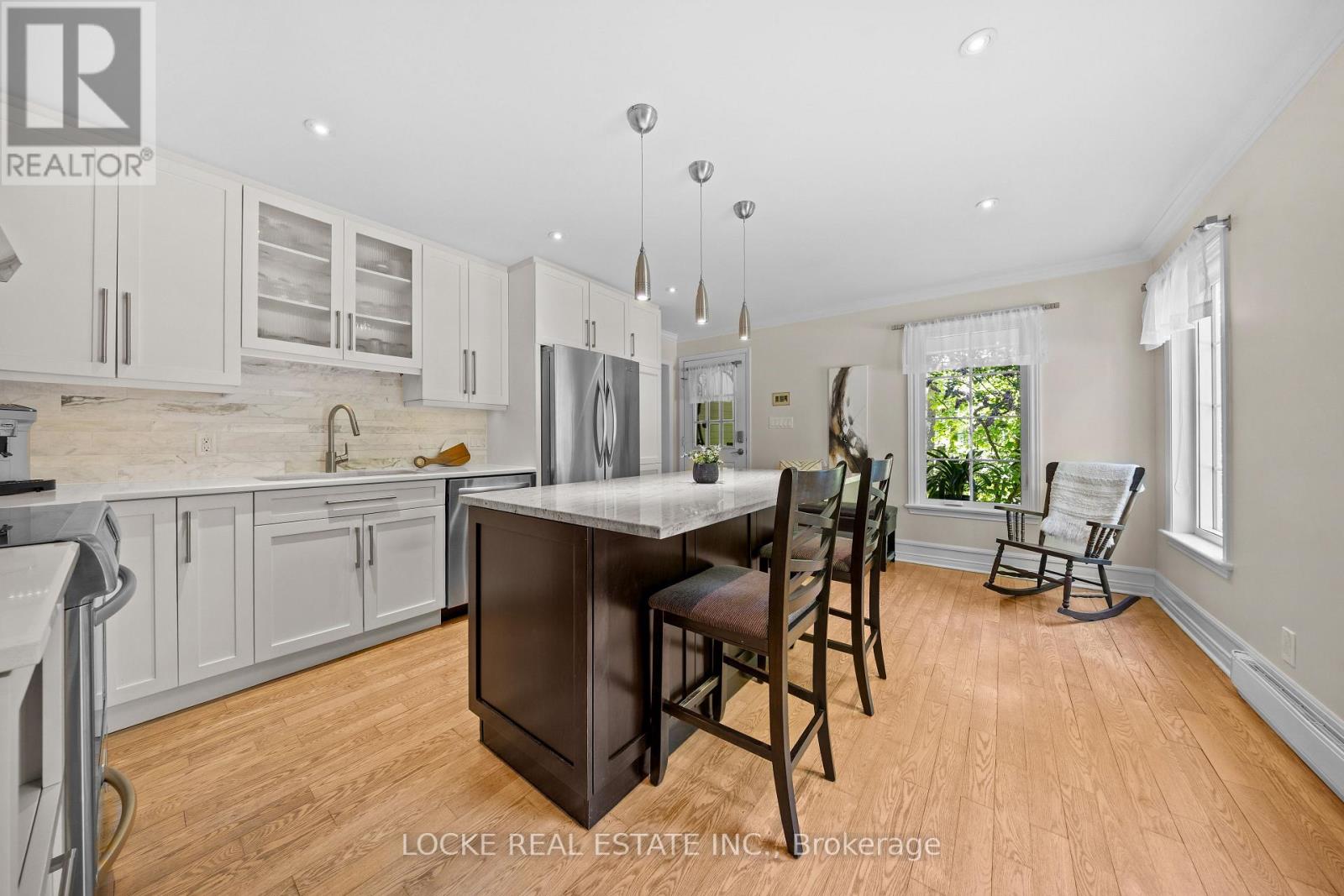 2207 PLEASANTVIEW COURT - 7