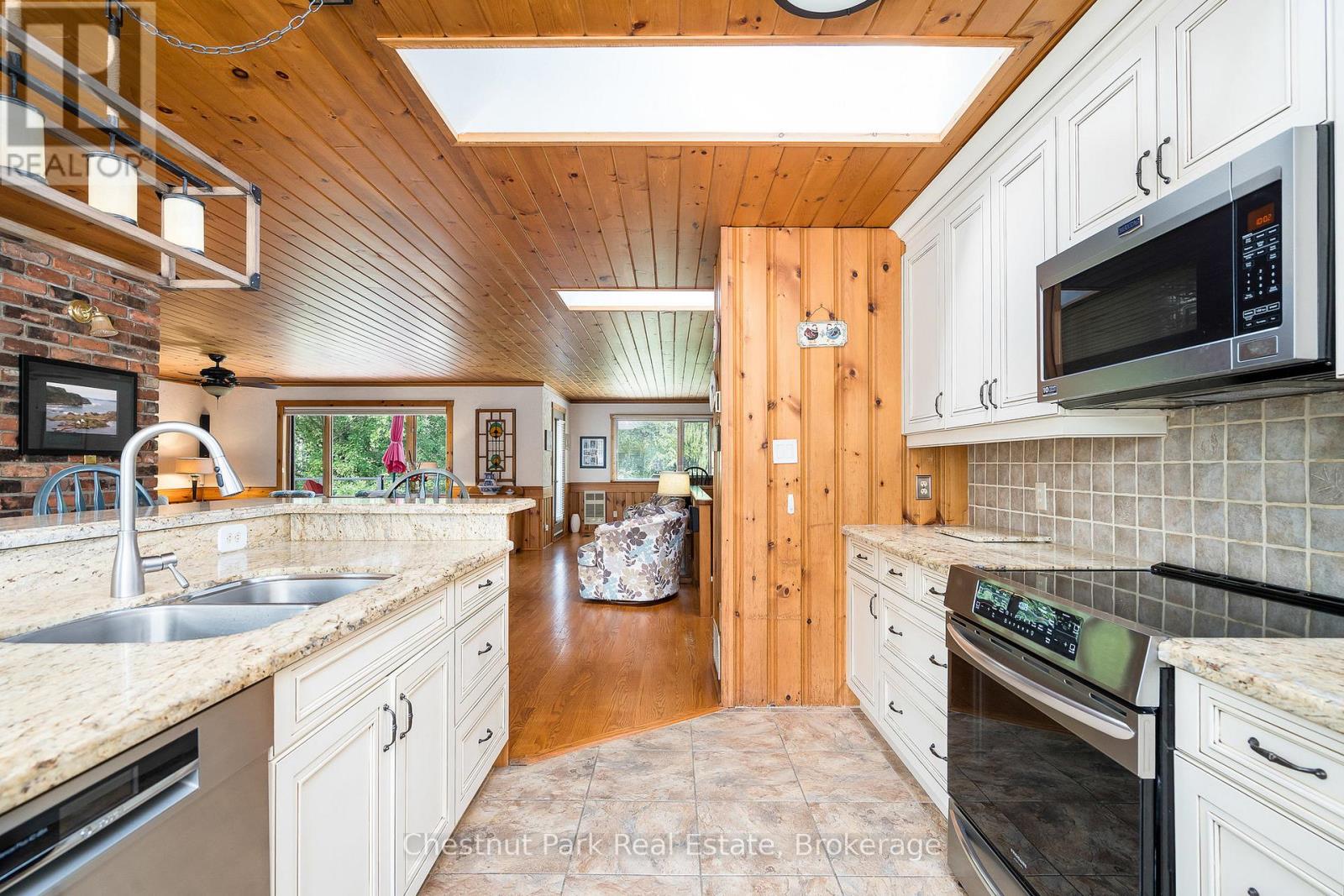 119 MARTIN GROVE - 21