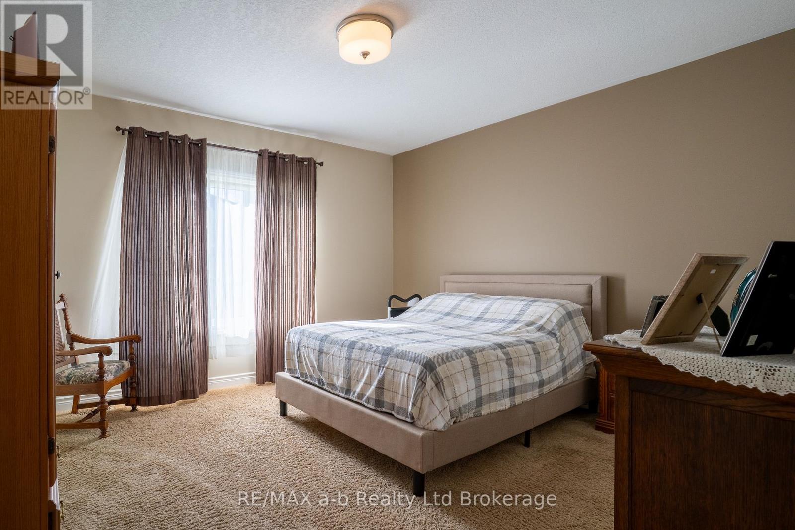 220 POLDON DRIVE - 18