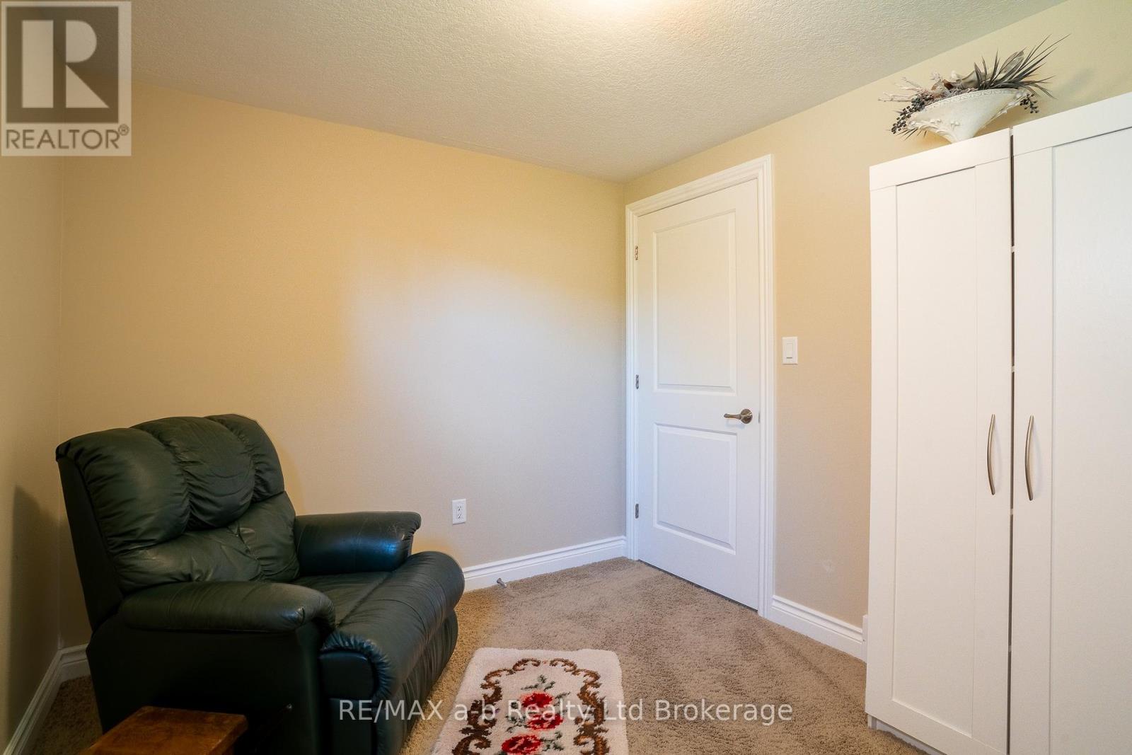 220 POLDON DRIVE - 23