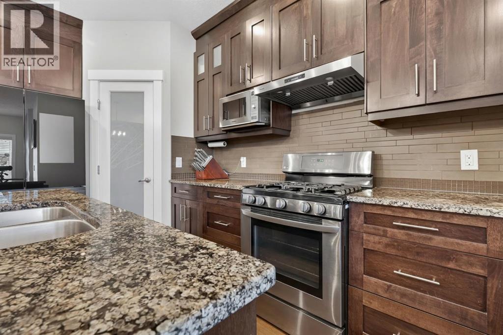 7104 36 Avenue NW - 7