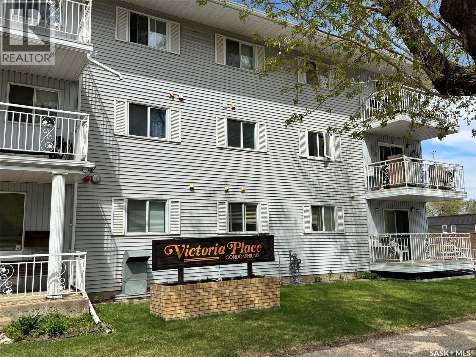#203 66 19th STREET W - 1