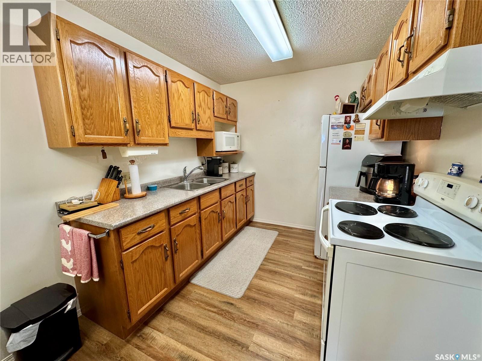 #203 66 19th STREET W - 2