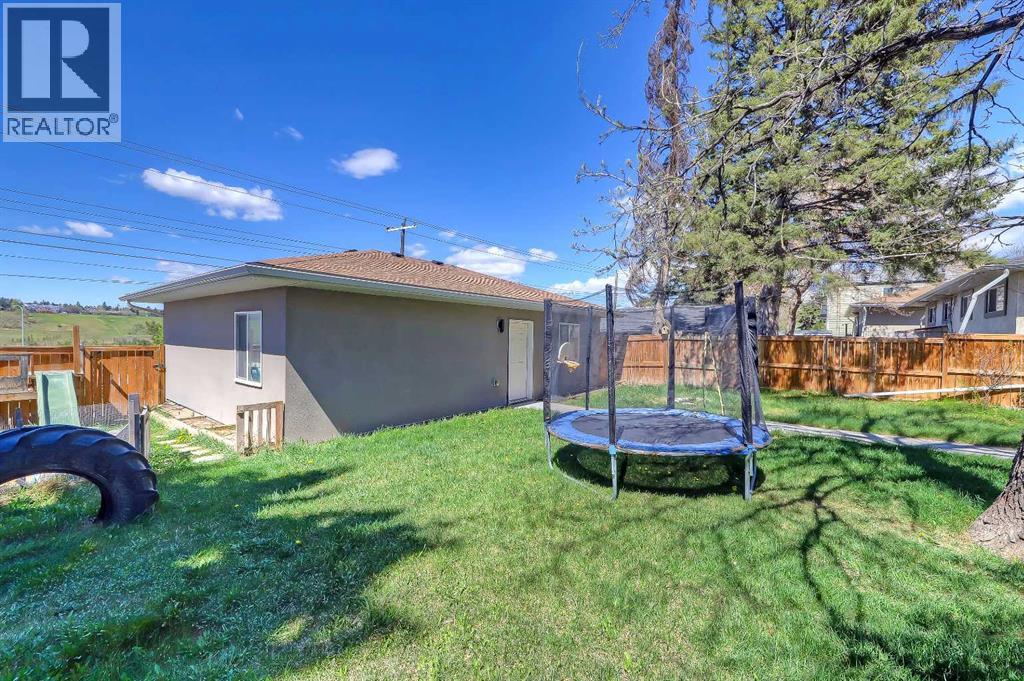 1015 16 Street NE - 41
