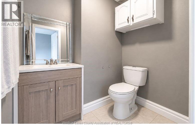 446 WYANDOTTE STREET West - 13