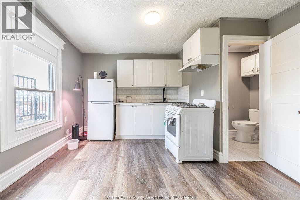 446 WYANDOTTE STREET West - Image 3