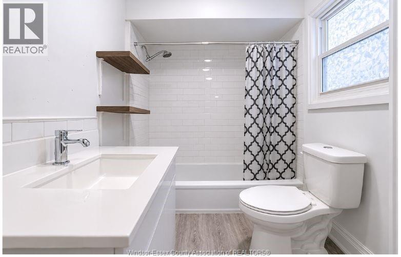 446 WYANDOTTE STREET West - 4