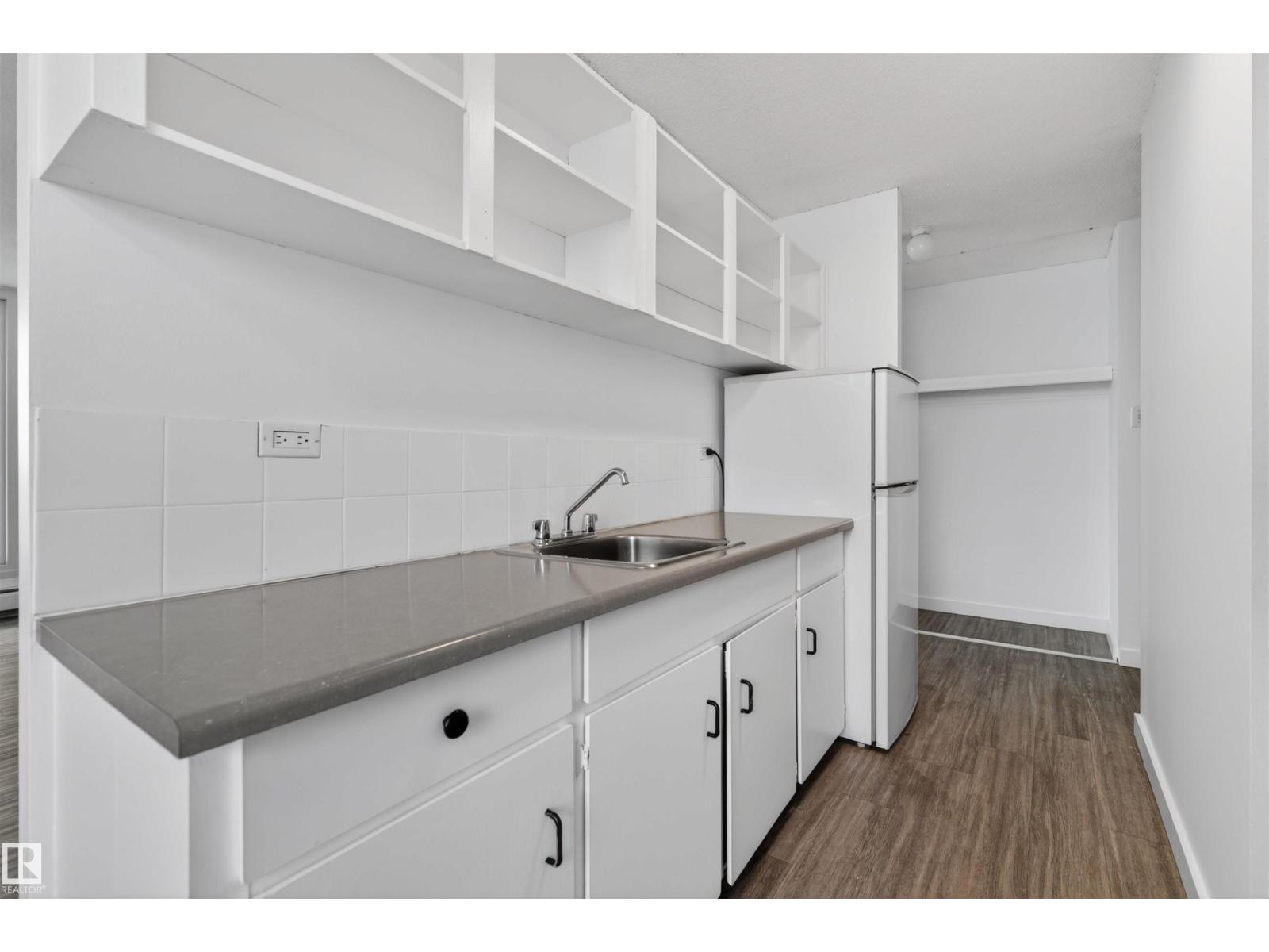 #1007 9930 113 ST NW - 13