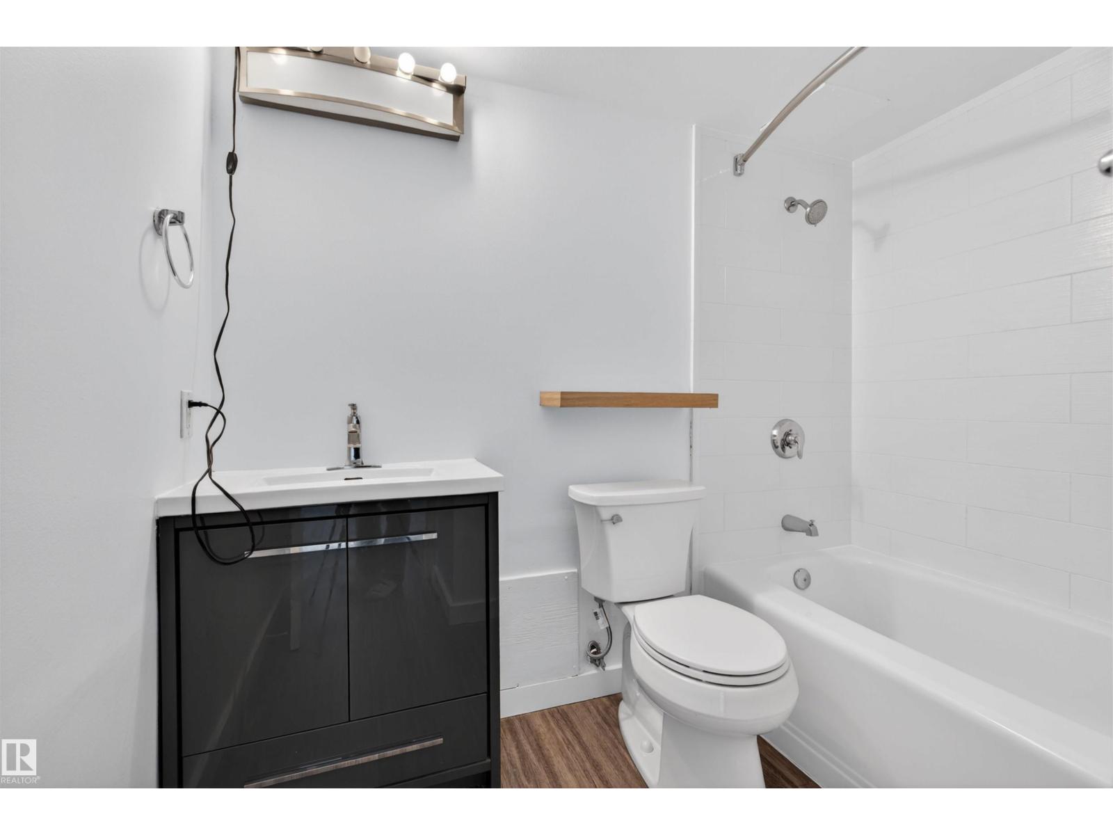 #1007 9930 113 ST NW - 15