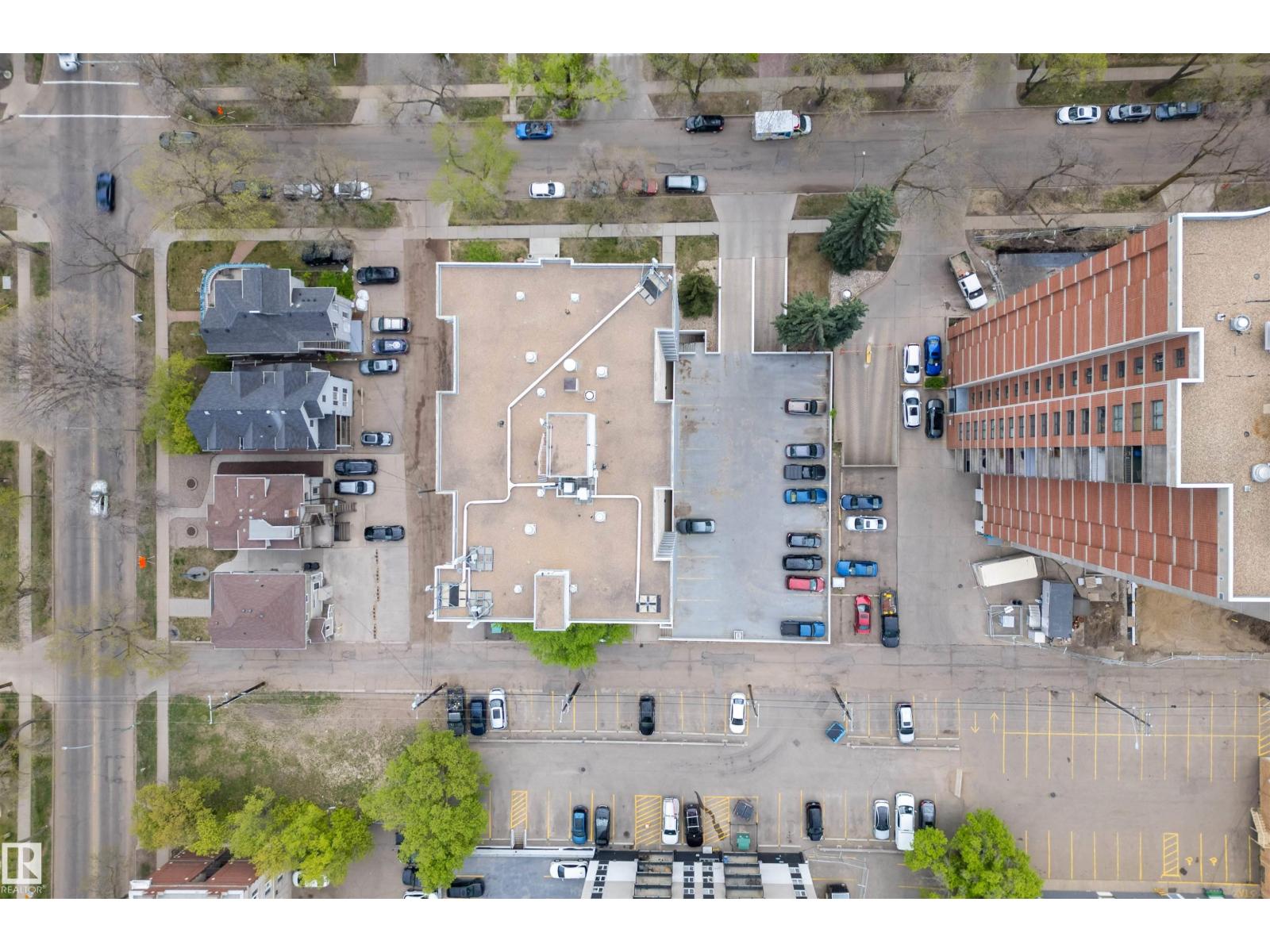 #1007 9930 113 ST NW - 31