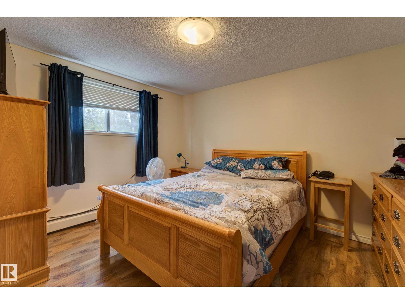 9749 88 AV NW - 10