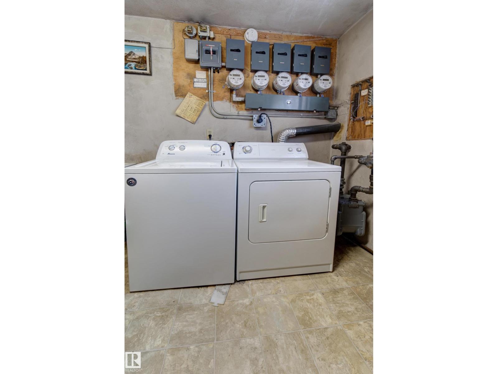 9749 88 AV NW - 13