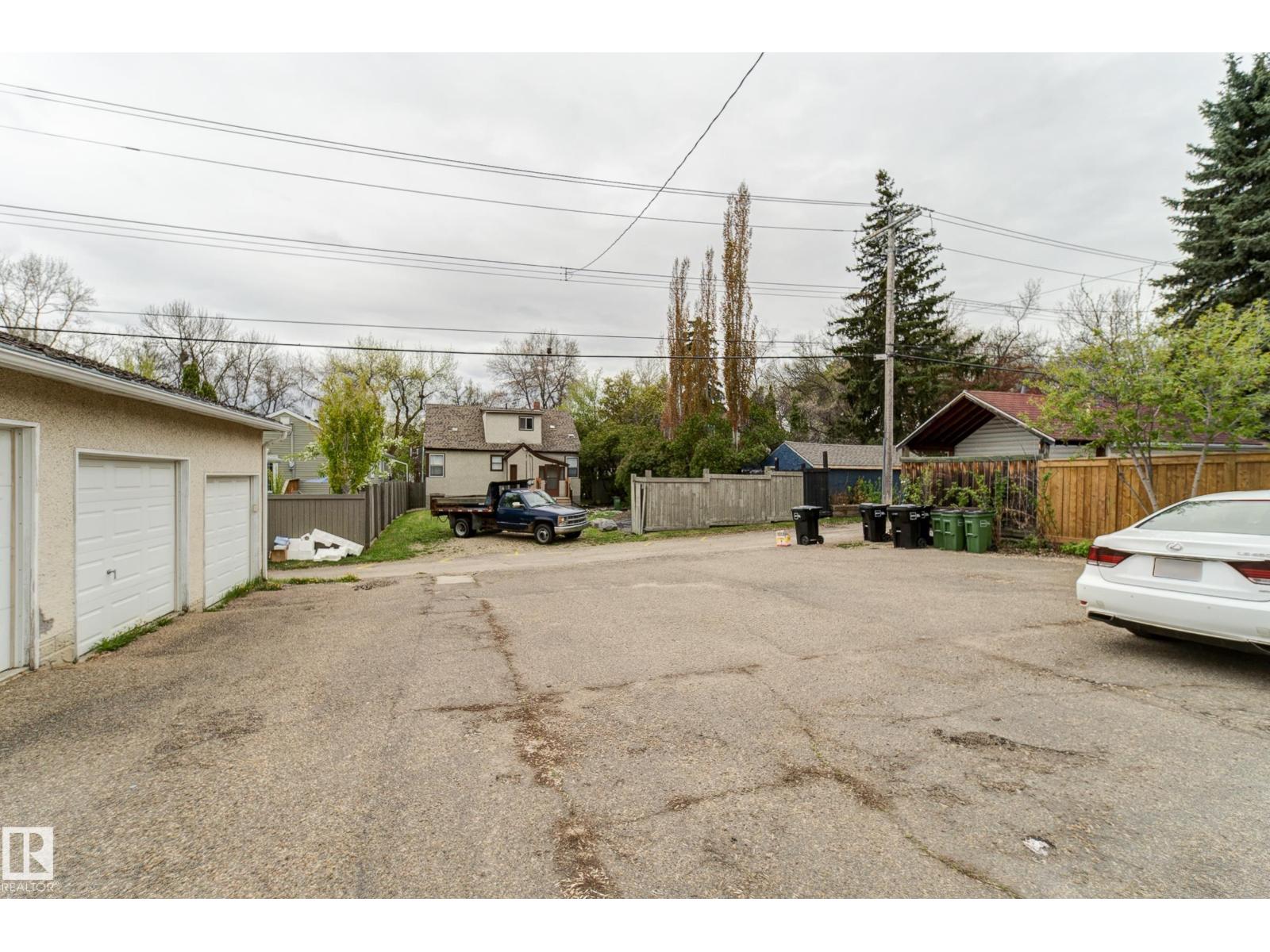 9749 88 AV NW - 17