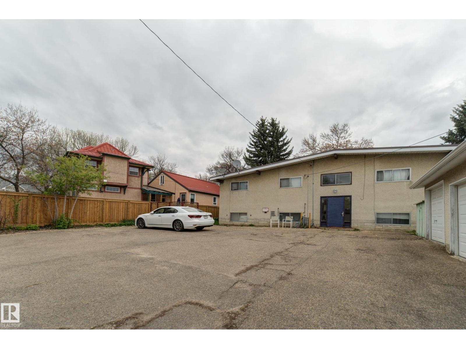 9749 88 AV NW - 18