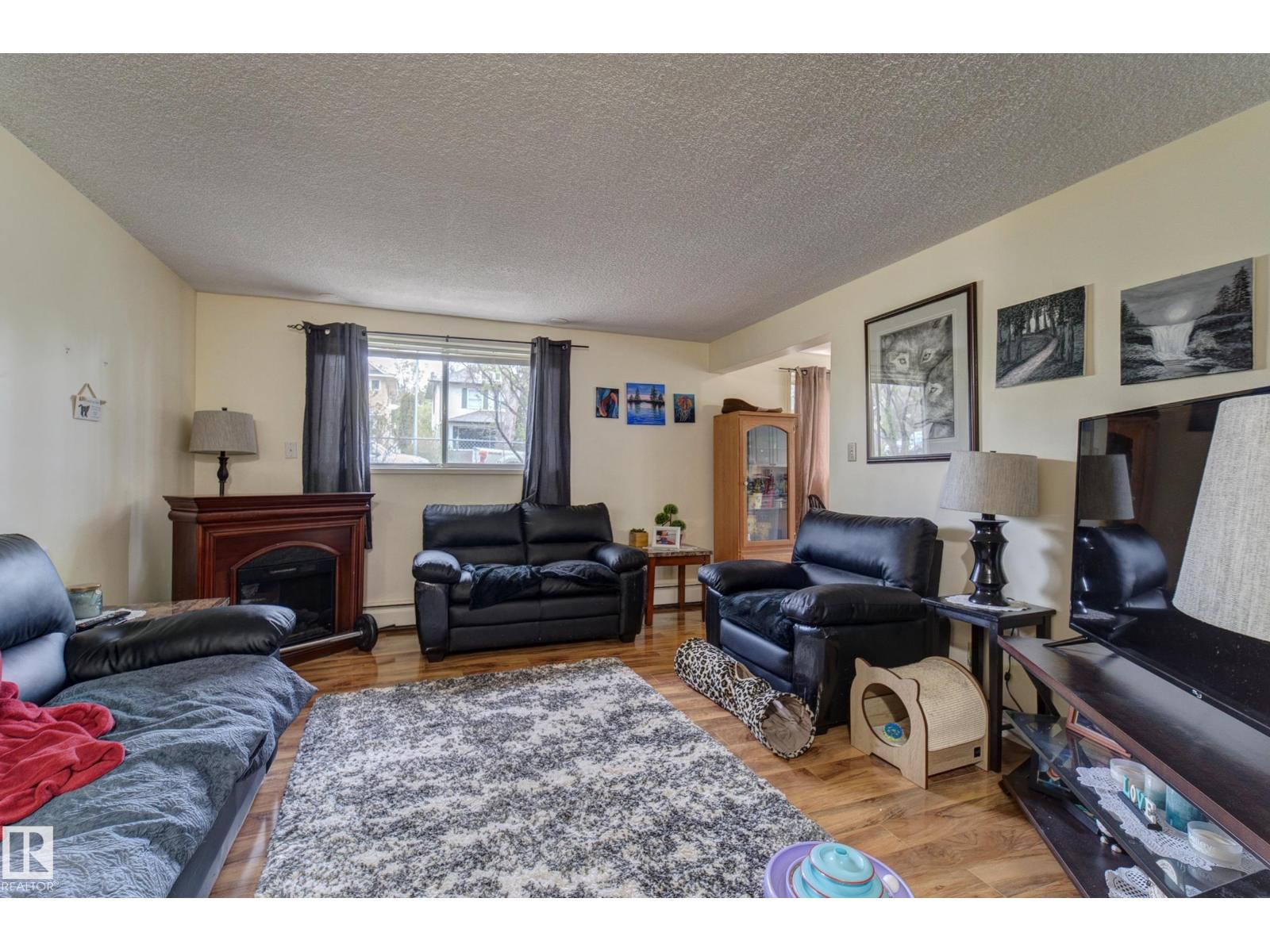 9749 88 AV NW - 2