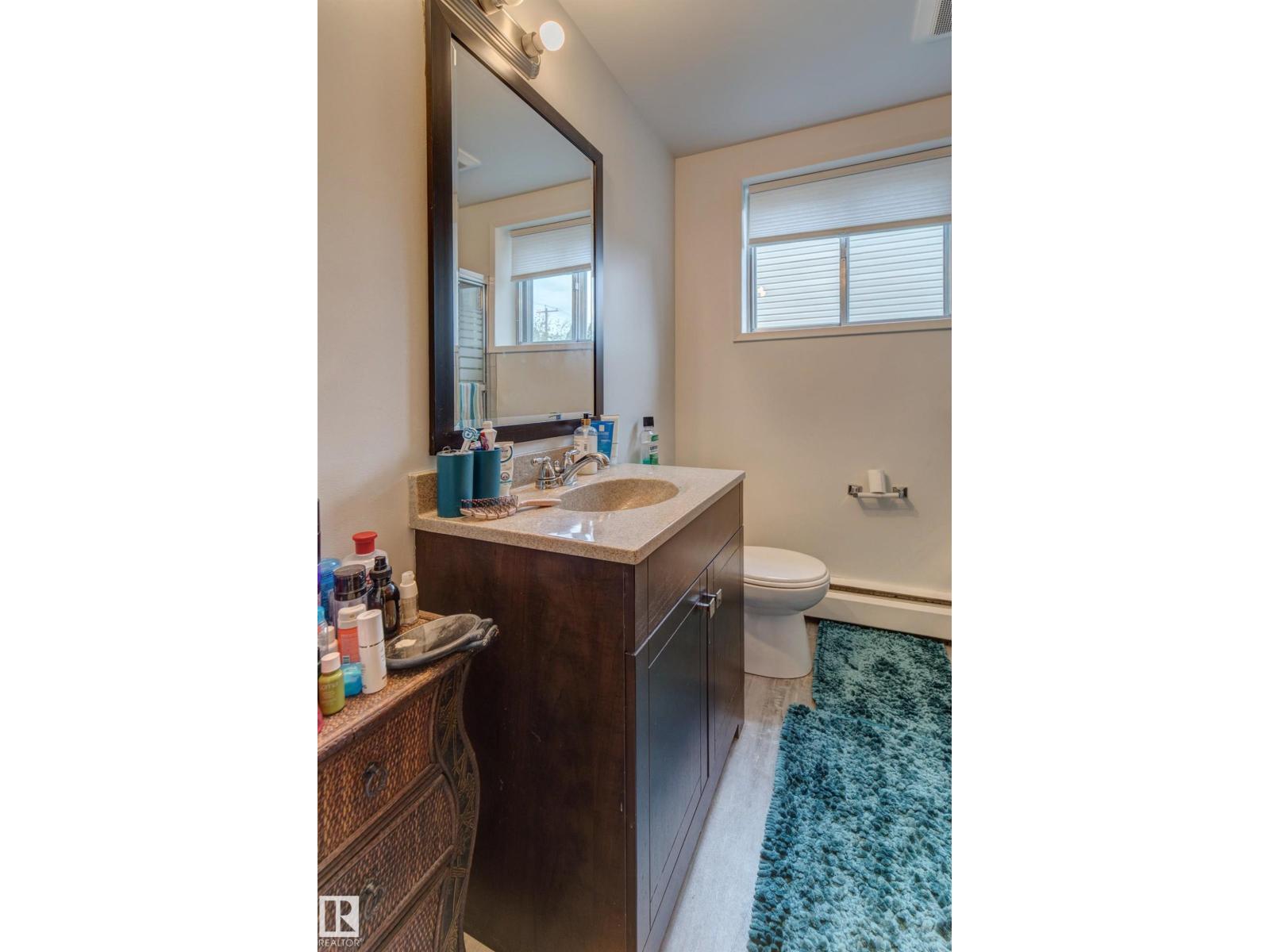 9749 88 AV NW - 9