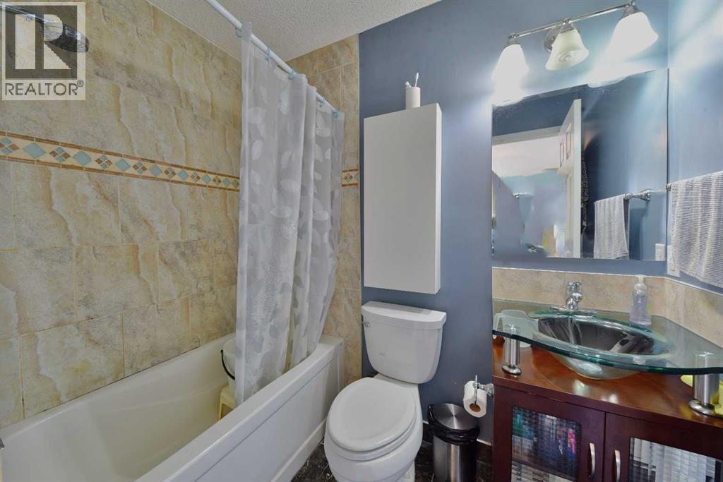 125 Costa Mesa Close NE - 10