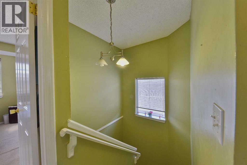 125 Costa Mesa Close NE - 15