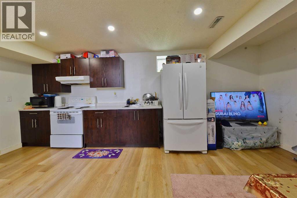 125 Costa Mesa Close NE - 36