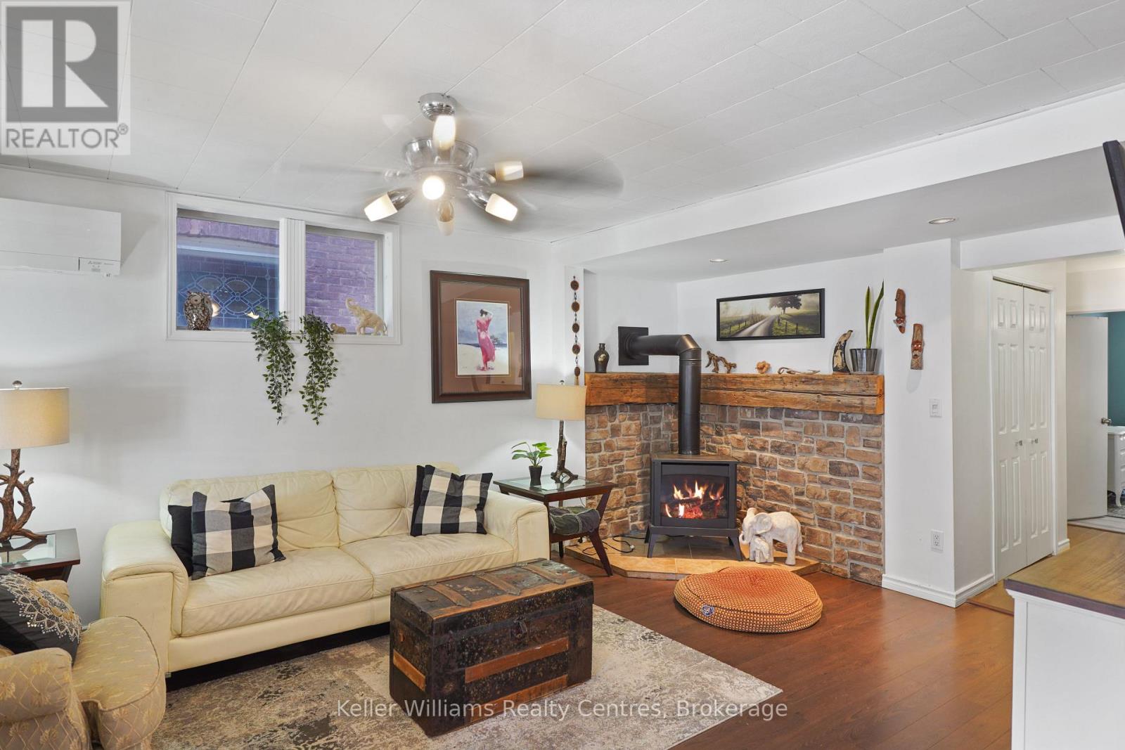 247 6TH STREET E - 11