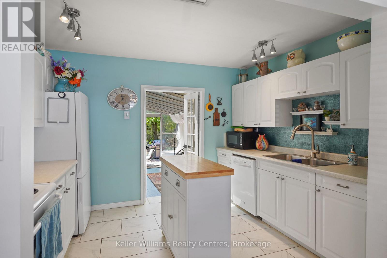 247 6TH STREET E - 15