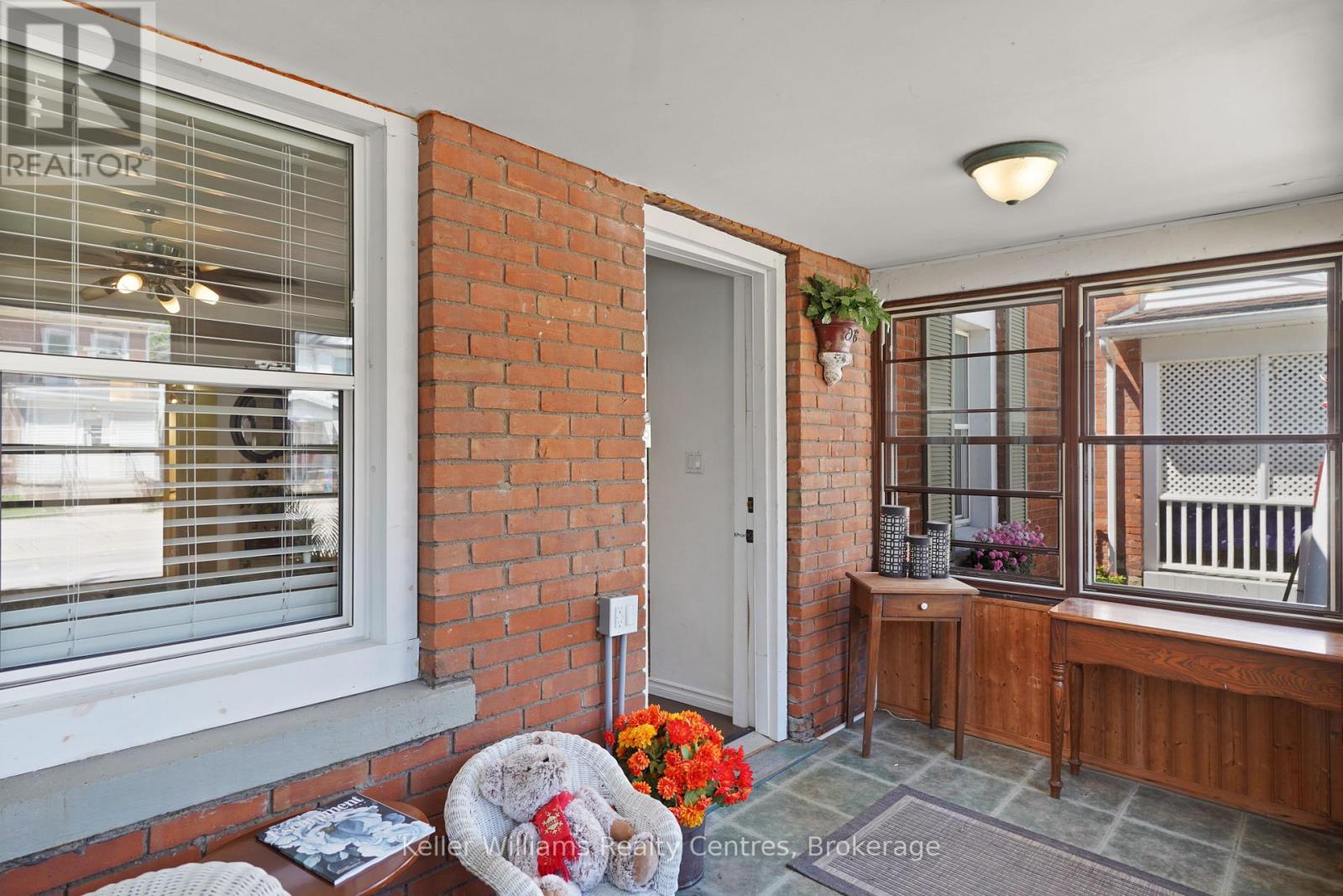 247 6TH STREET E - 9