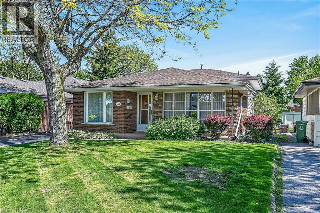 38 TYRONE Drive - Image 2
