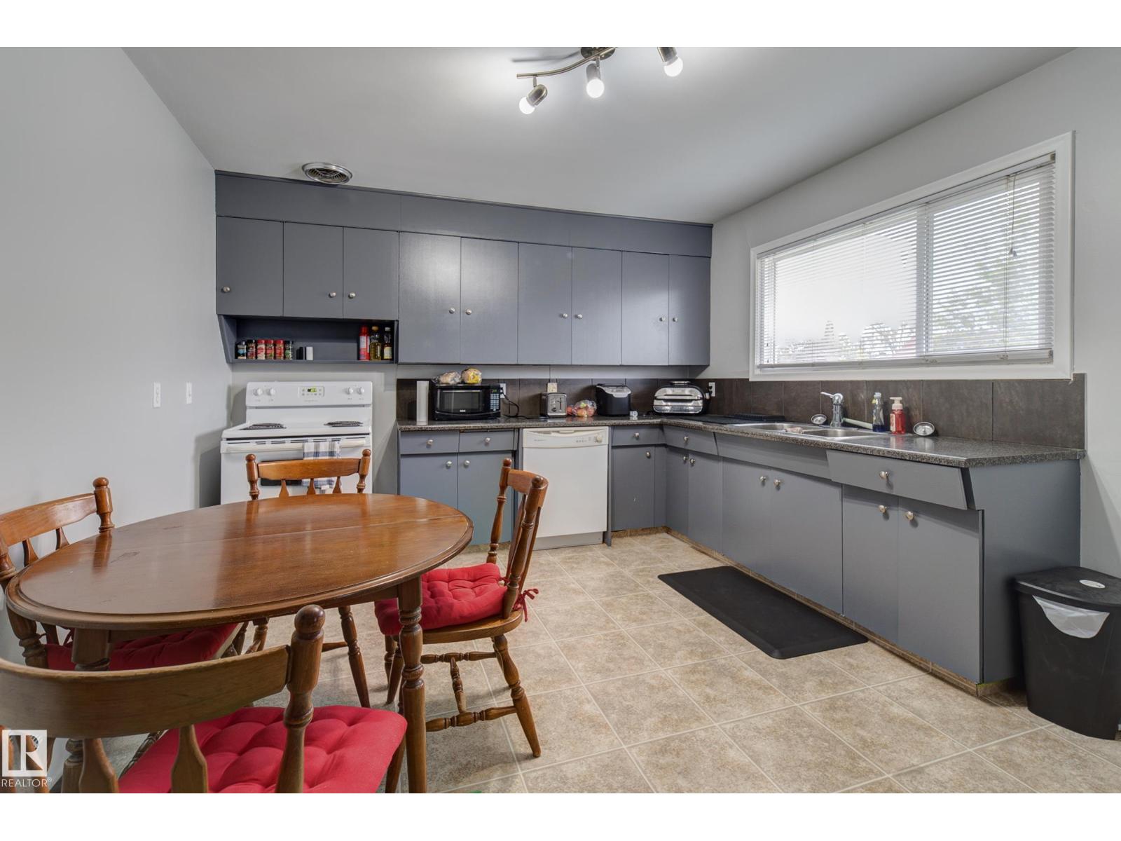 10524 78 ST NW - 10