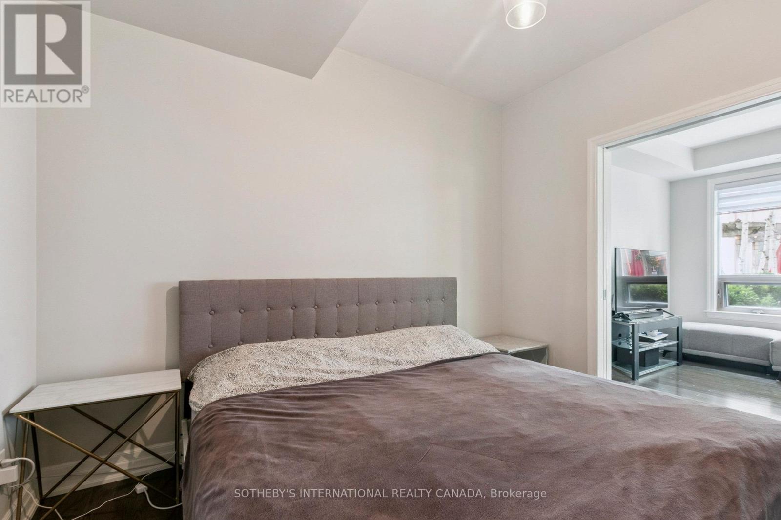 #102 15 REAN DRIVE - 19