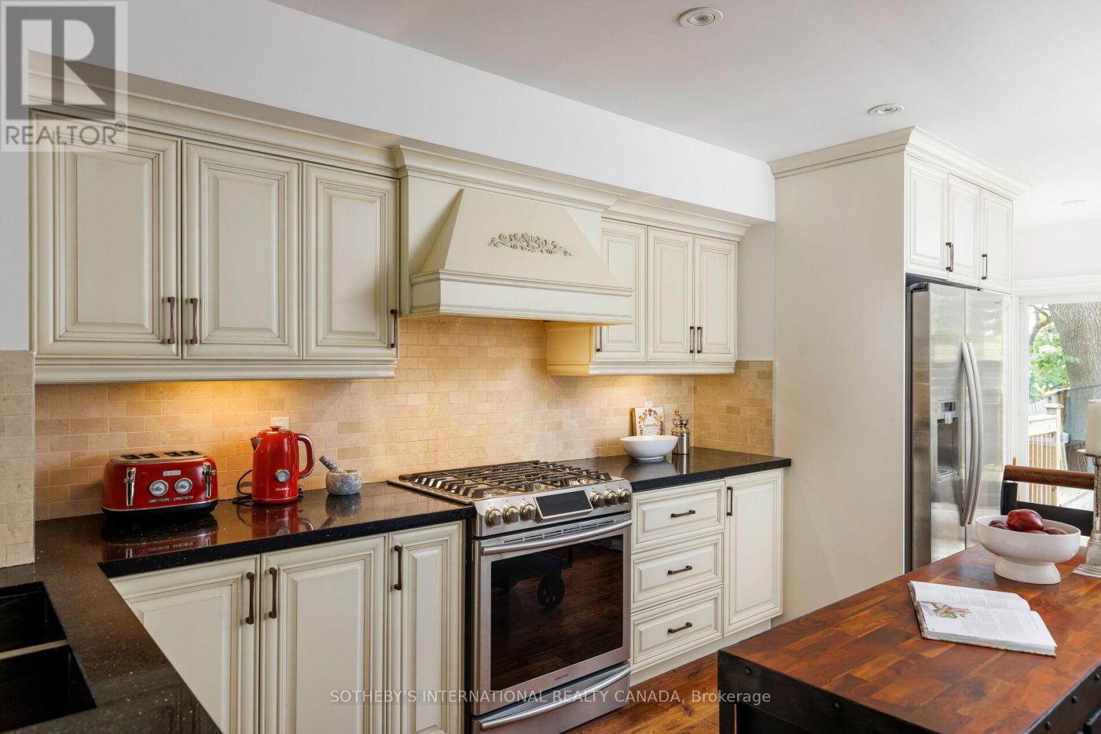 866 1/2 CARLAW AVENUE - 13