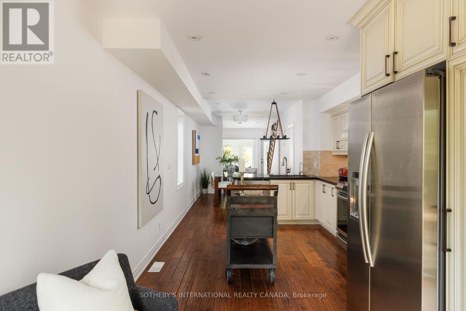 866 1/2 CARLAW AVENUE - 16