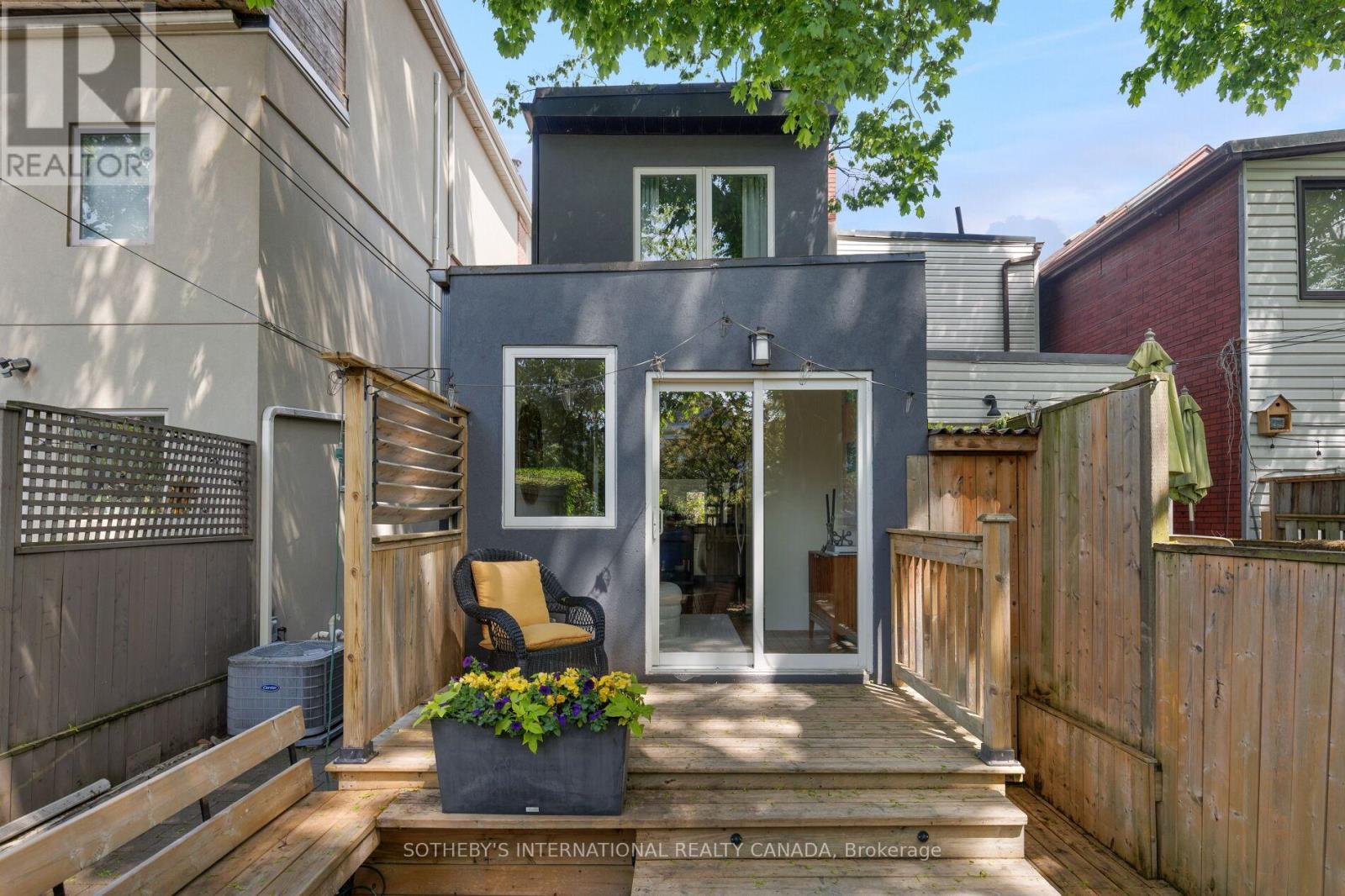 866 1/2 CARLAW AVENUE - 19