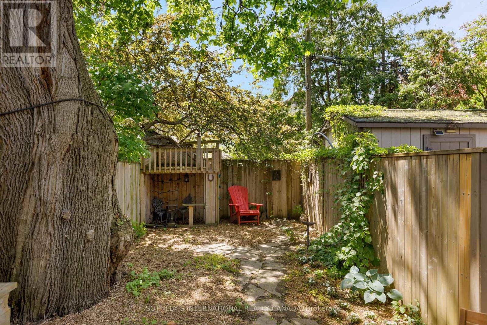 866 1/2 CARLAW AVENUE - 22