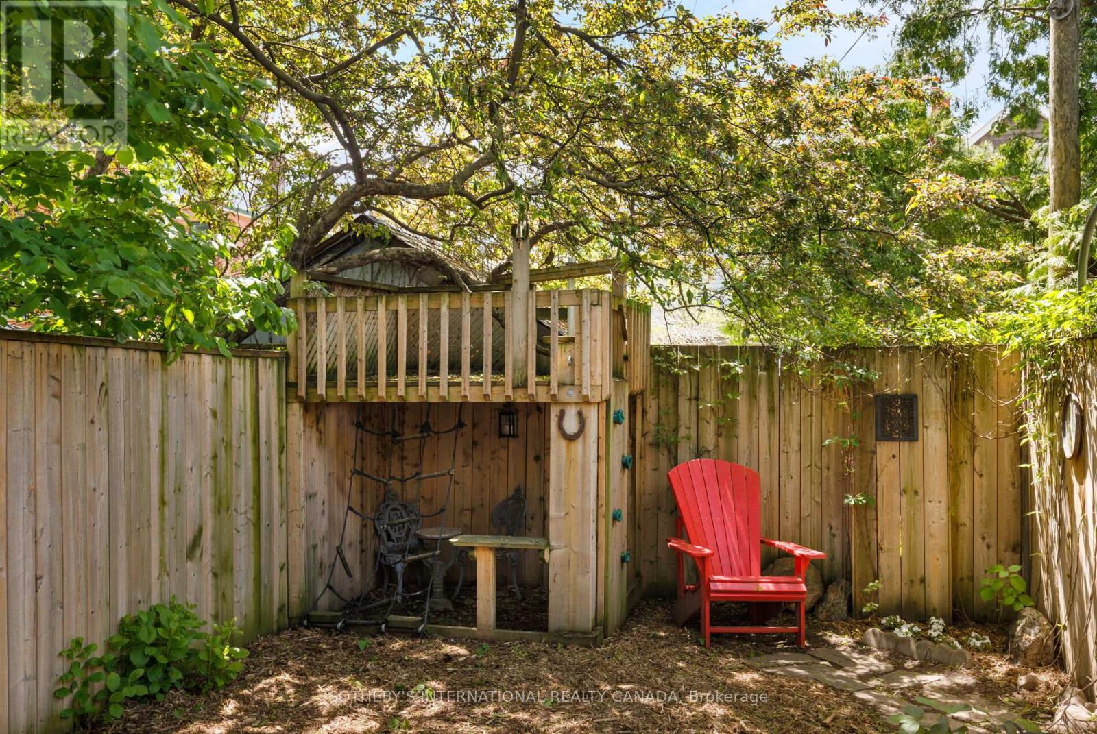 866 1/2 CARLAW AVENUE - 23