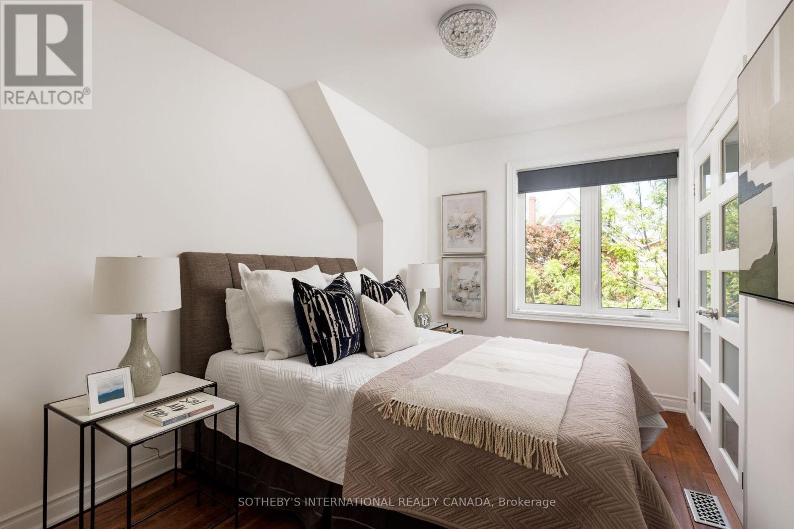 866 1/2 CARLAW AVENUE - 25