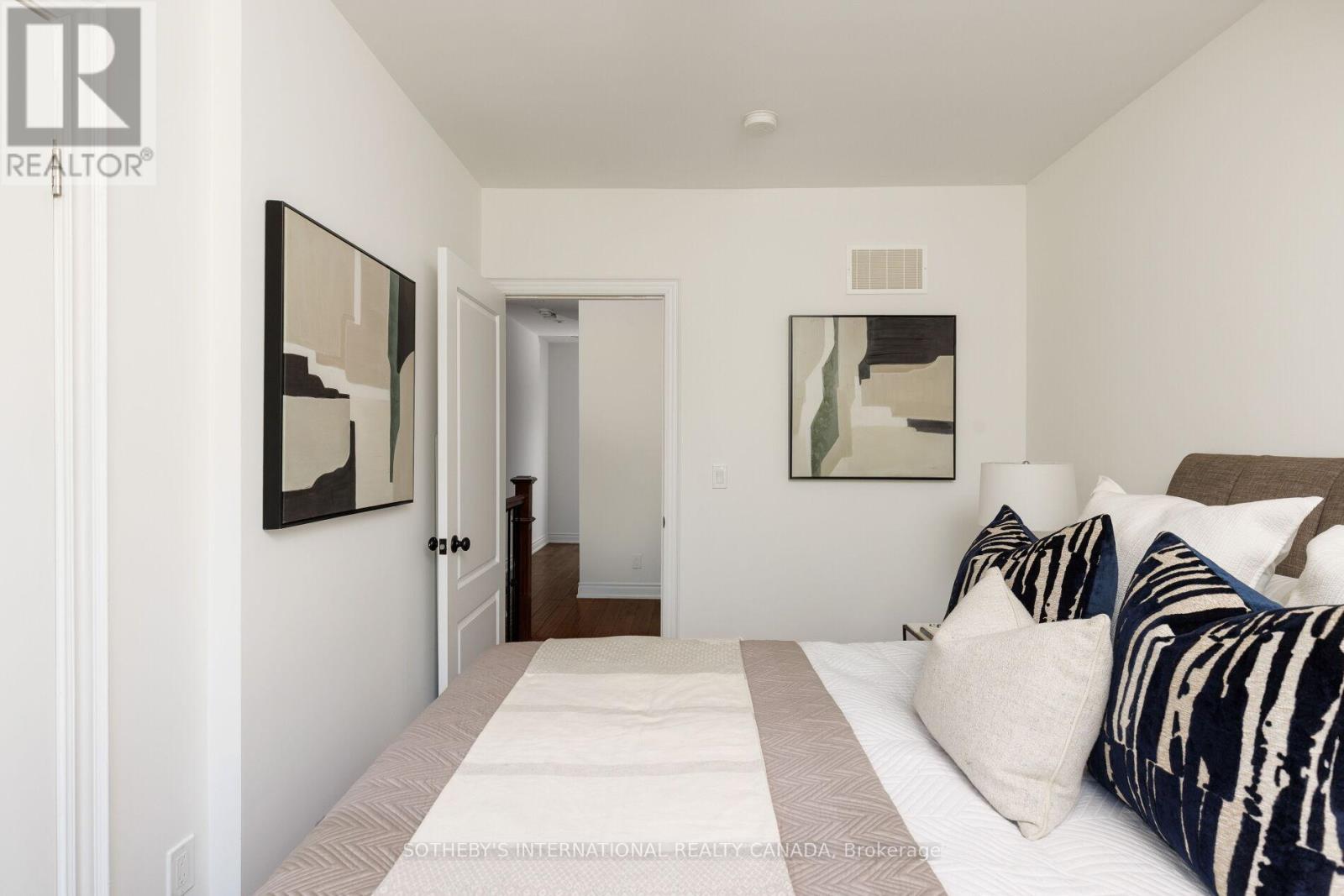 866 1/2 CARLAW AVENUE - 26