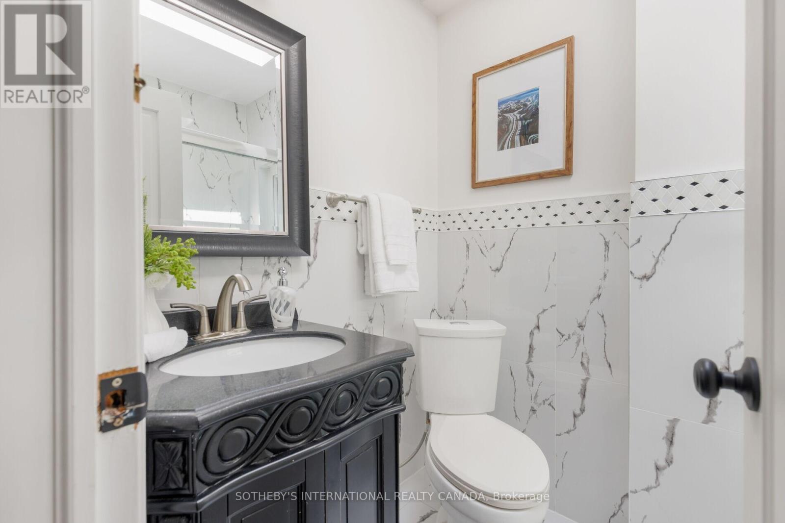 866 1/2 CARLAW AVENUE - 31