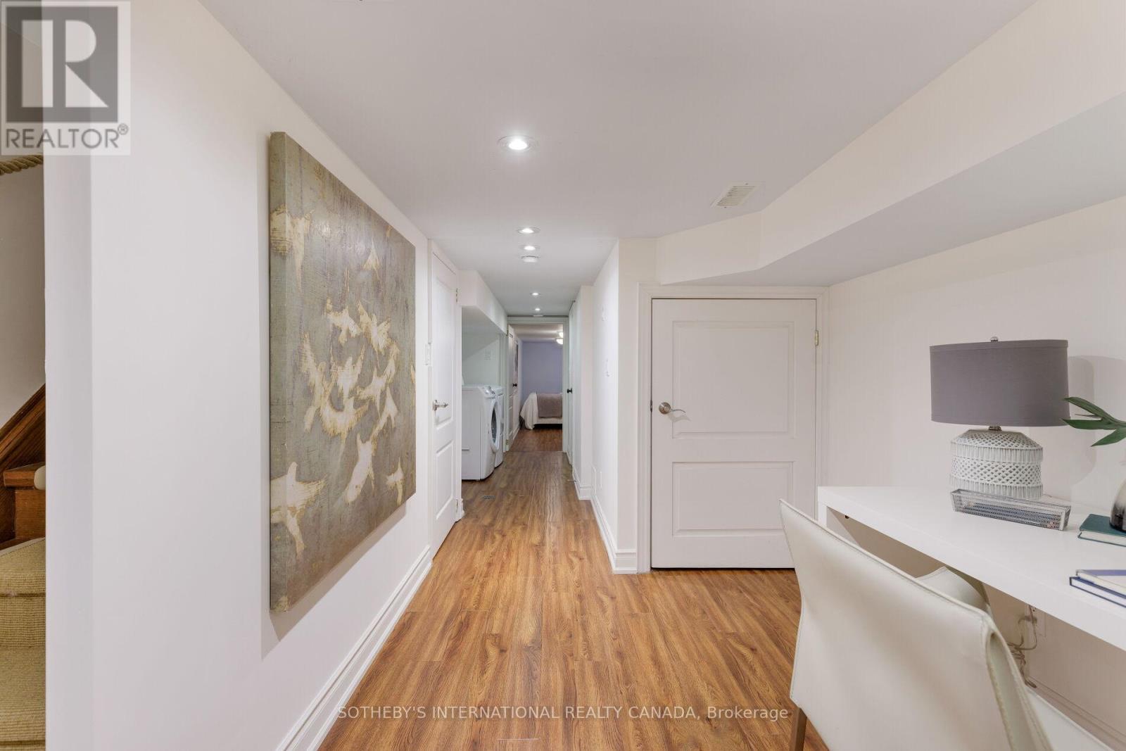 866 1/2 CARLAW AVENUE - 33