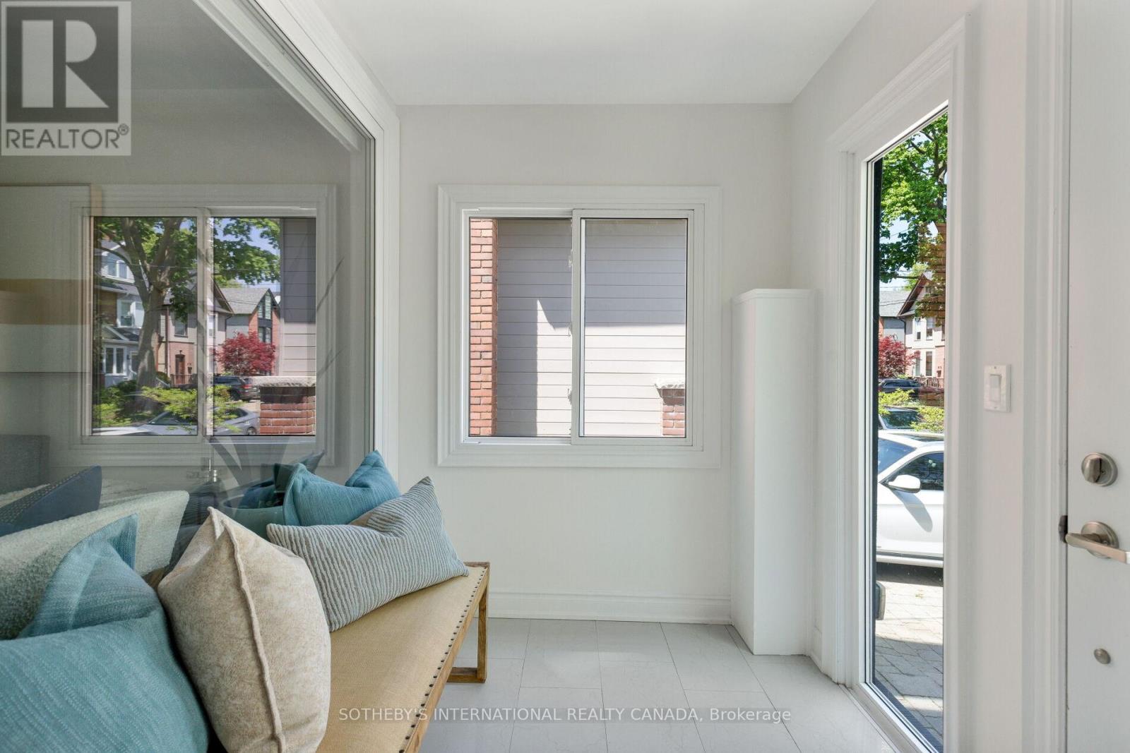 866 1/2 CARLAW AVENUE - 4